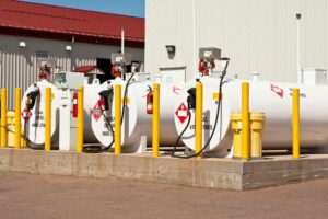 Tankservice mit Wartung, Erneuerung oder Stilllegung an Brennstofftanks